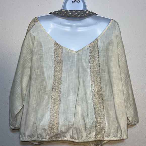Elegant Cream and Gray Women's Top - Picture 4 of 16